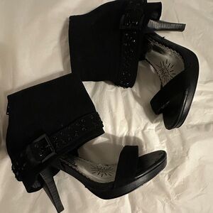 ✨ Gorgeous Naughty Monkey “Hitched” Heels (Size 10) ✨